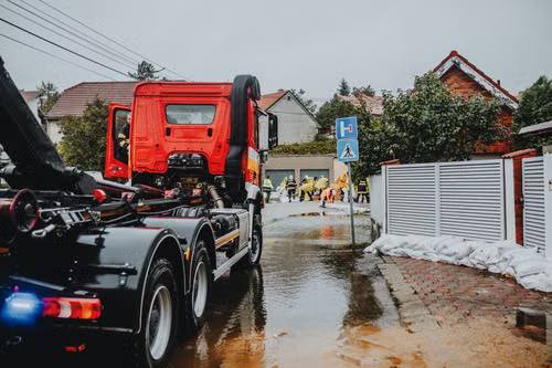 After the Hailstorm, the Out-of-State Trucks Arrive: How to Tell a Local Water Damage Company from a Storm Chaser